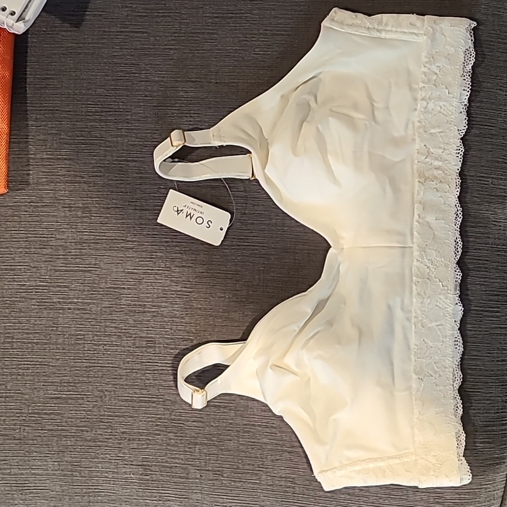 Soma Embraceable Wireless Unlined Bra w/ Lace Trim Ivory Large